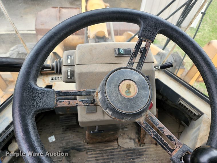 image for item HK9377 1999 Case 621B  wheel loader