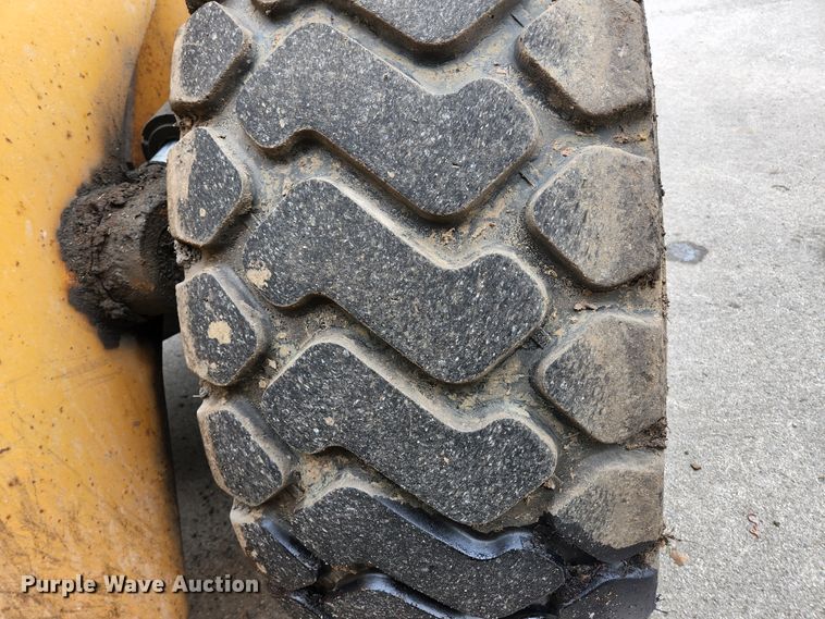 image for item HK9377 1999 Case 621B  wheel loader