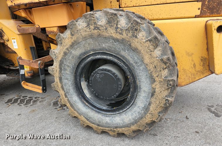 image for item HK9377 1999 Case 621B  wheel loader