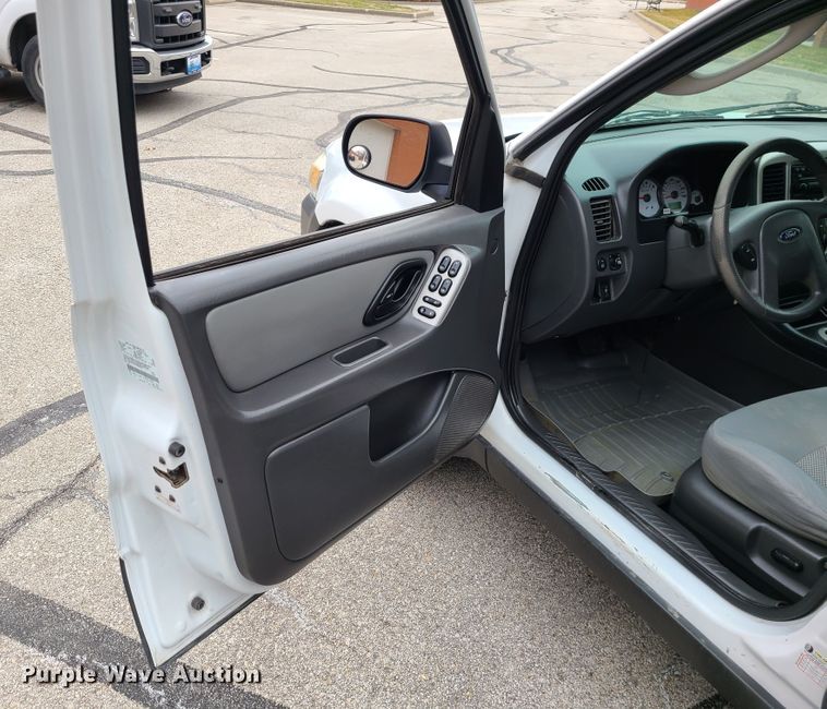 image for item IF9403 2007 Ford Escape XLT  SUV