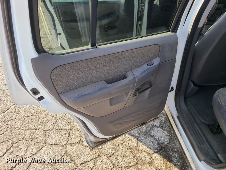 image for item IF9411 2004 Ford Explorer  SUV