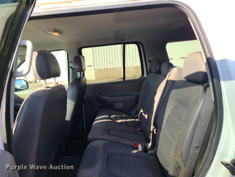 image for item IF9411 2004 Ford Explorer  SUV