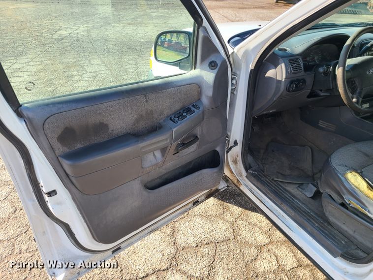 image for item IF9411 2004 Ford Explorer  SUV