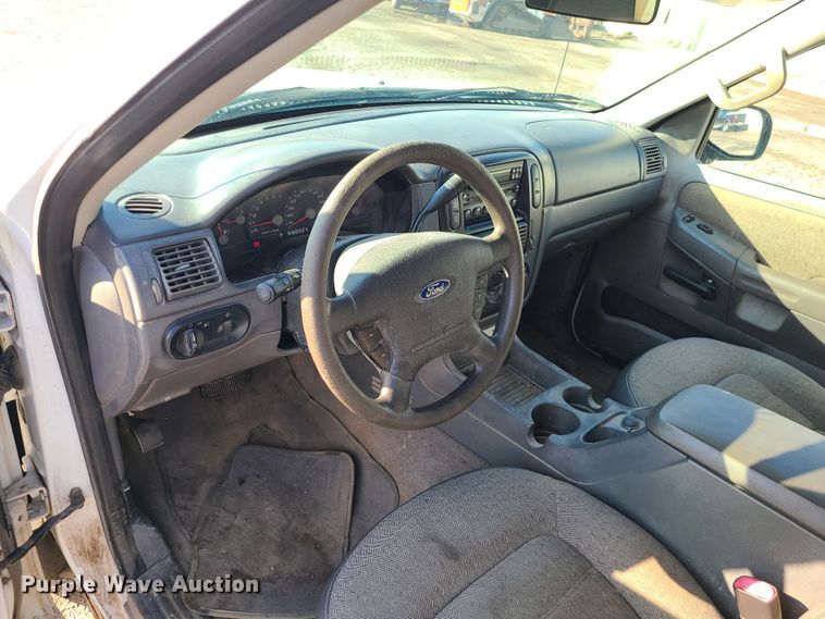 image for item IF9411 2004 Ford Explorer  SUV