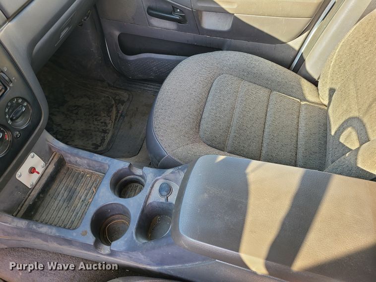 image for item IF9411 2004 Ford Explorer  SUV