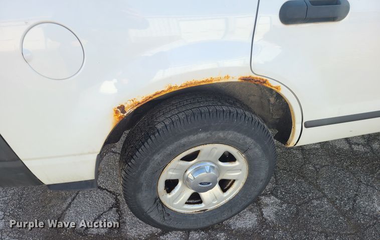 image for item IF9411 2004 Ford Explorer  SUV