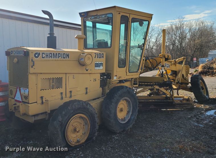 image for item IF9412 Champion 710A  motor grader
