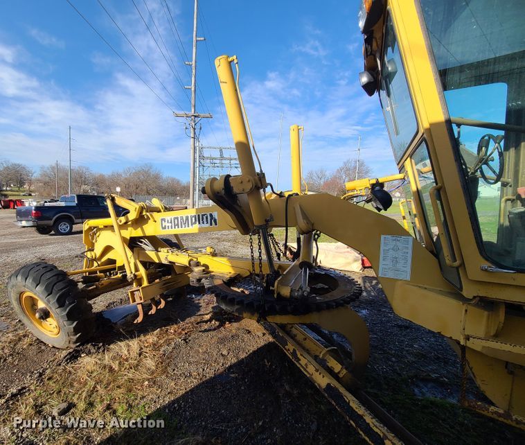 image for item IF9412 Champion 710A  motor grader