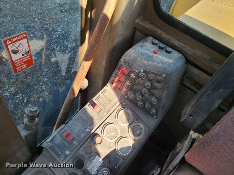 image for item IF9412 Champion 710A  motor grader