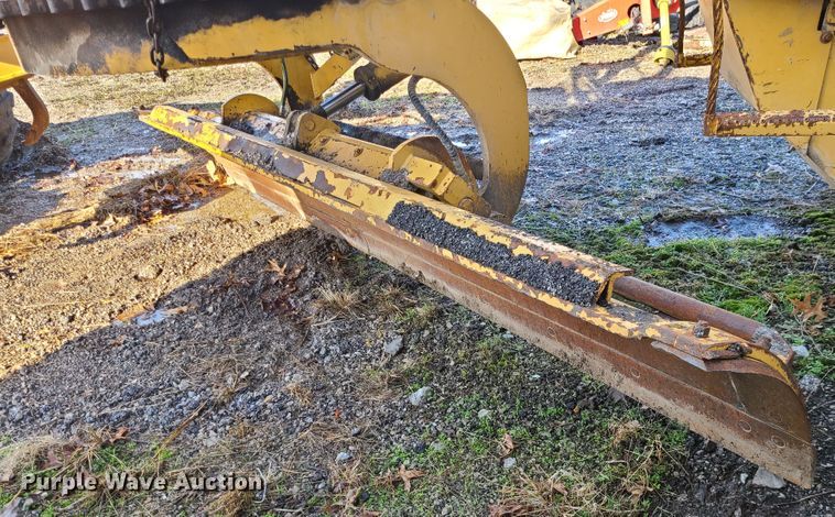 image for item IF9412 Champion 710A  motor grader