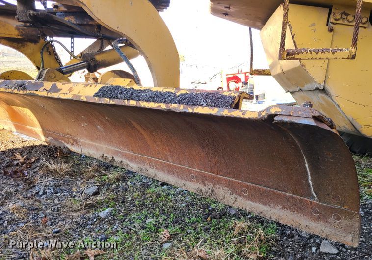 image for item IF9412 Champion 710A  motor grader