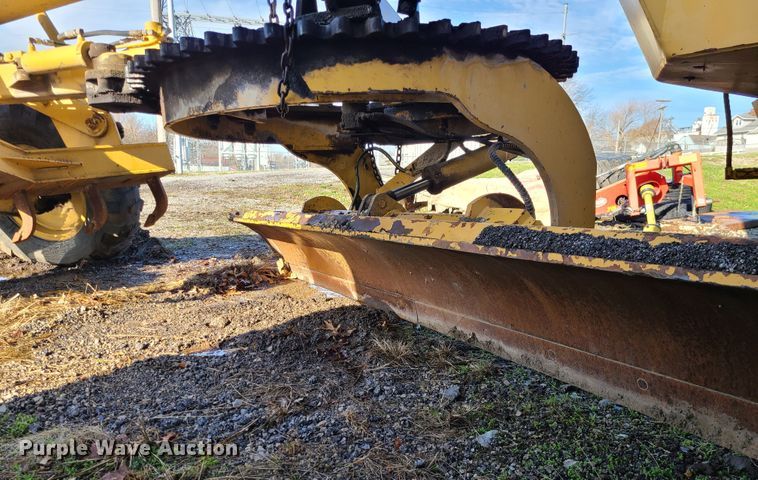 image for item IF9412 Champion 710A  motor grader