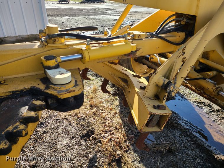 image for item IF9412 Champion 710A  motor grader