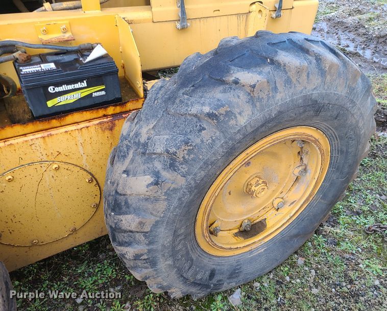 image for item IF9412 Champion 710A  motor grader