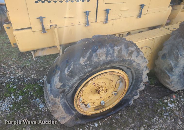 image for item IF9412 Champion 710A  motor grader