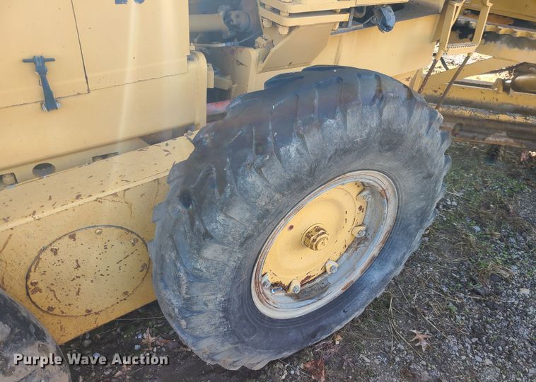image for item IF9412 Champion 710A  motor grader