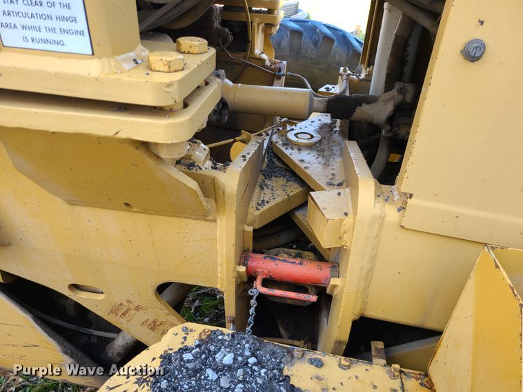 image for item IF9412 Champion 710A  motor grader