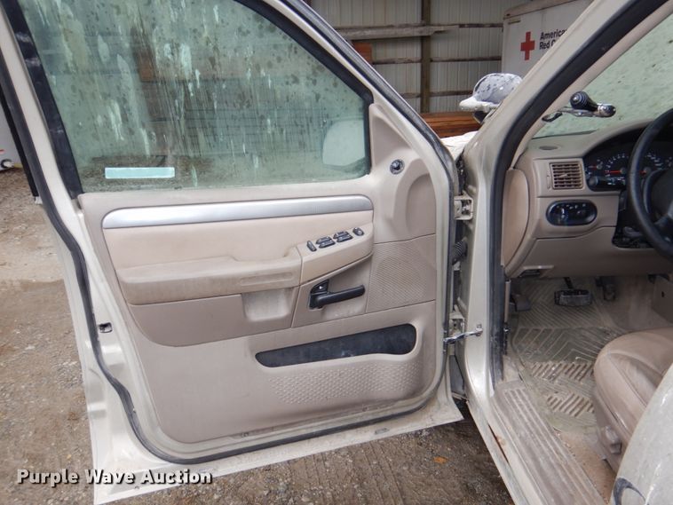 image for item JJ9212 2004 Ford Explorer  SUV