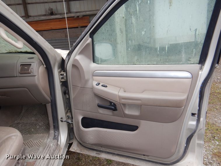 image for item JJ9212 2004 Ford Explorer  SUV