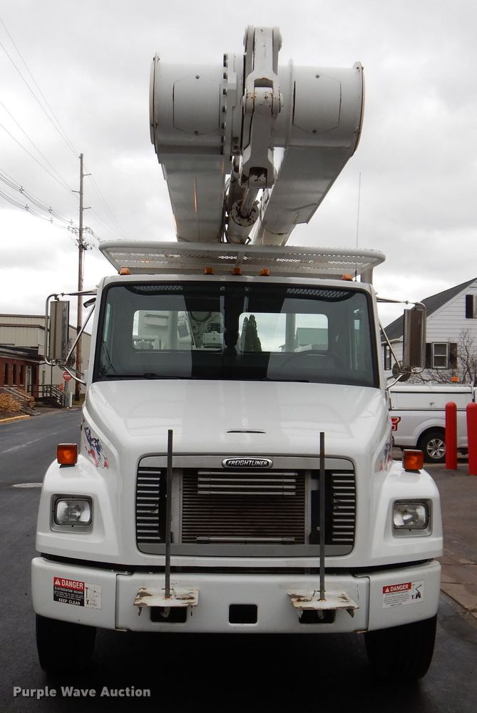 image for item JK9489 2001 Freightliner FL70  bucket truck