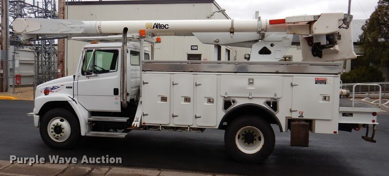 image for item JK9489 2001 Freightliner FL70  bucket truck