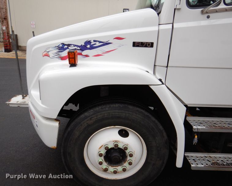 image for item JK9489 2001 Freightliner FL70  bucket truck