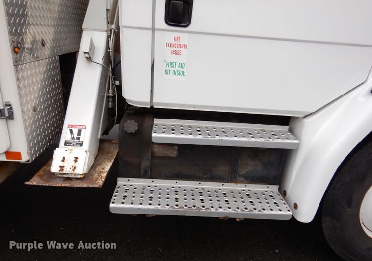 image for item JK9489 2001 Freightliner FL70  bucket truck