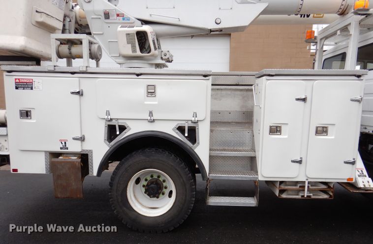 image for item JK9489 2001 Freightliner FL70  bucket truck