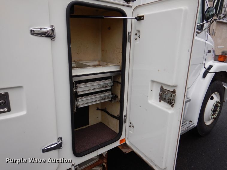 image for item JK9489 2001 Freightliner FL70  bucket truck