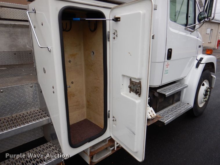 image for item JK9489 2001 Freightliner FL70  bucket truck