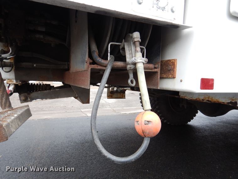 image for item JK9489 2001 Freightliner FL70  bucket truck