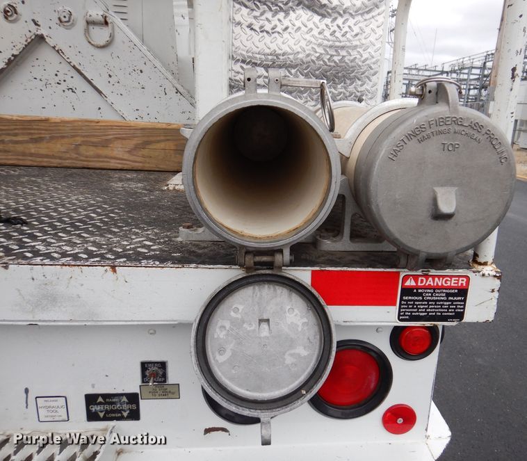 image for item JK9489 2001 Freightliner FL70  bucket truck