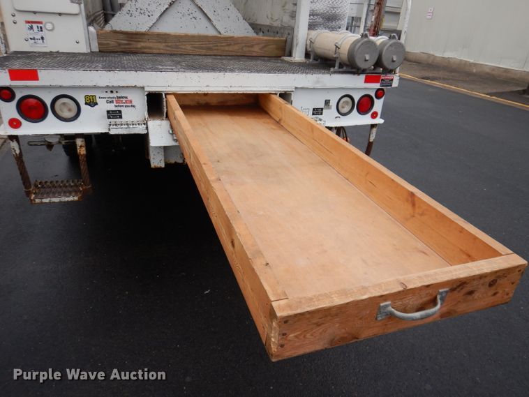 image for item JK9489 2001 Freightliner FL70  bucket truck