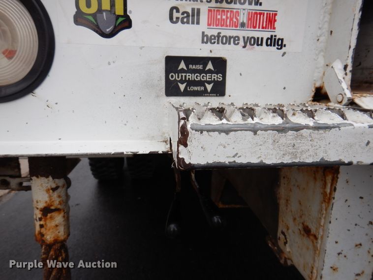 image for item JK9489 2001 Freightliner FL70  bucket truck