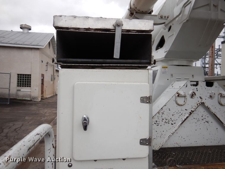 image for item JK9489 2001 Freightliner FL70  bucket truck