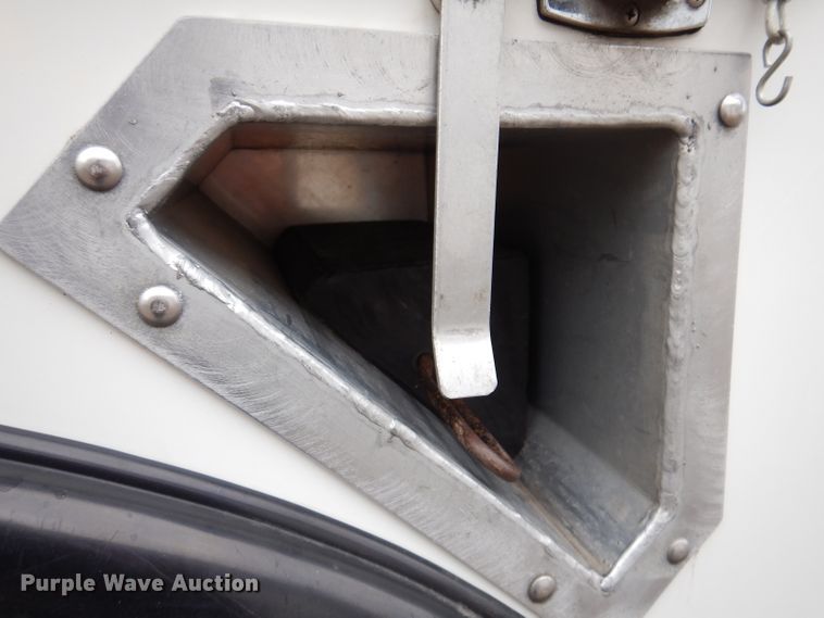 image for item JK9489 2001 Freightliner FL70  bucket truck