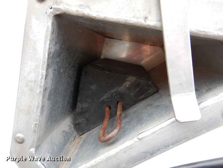 image for item JK9489 2001 Freightliner FL70  bucket truck