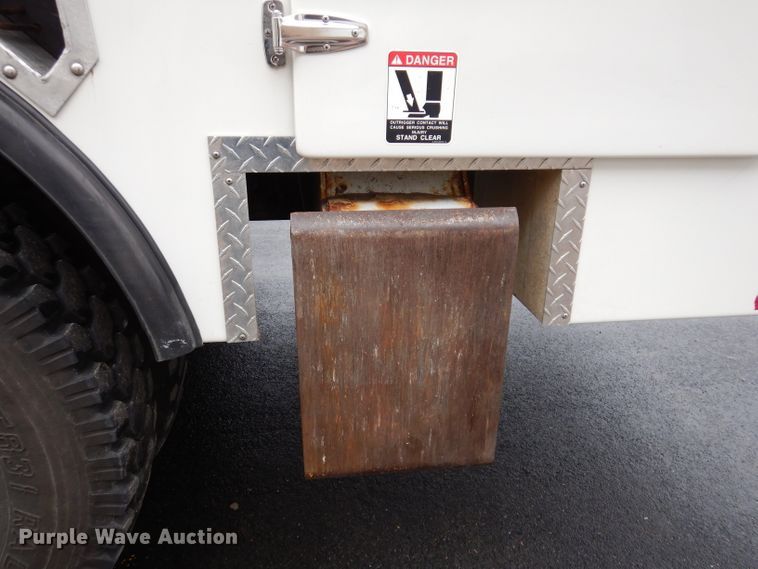 image for item JK9489 2001 Freightliner FL70  bucket truck