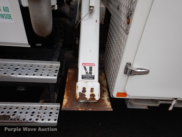 image for item JK9489 2001 Freightliner FL70  bucket truck