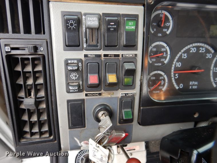 image for item JK9489 2001 Freightliner FL70  bucket truck