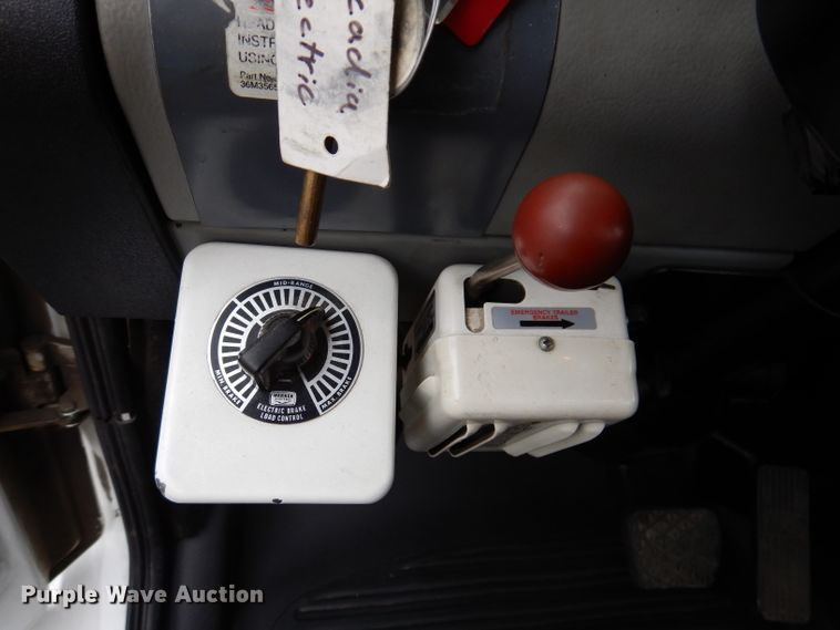 image for item JK9489 2001 Freightliner FL70  bucket truck