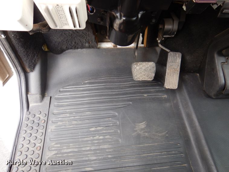 image for item JK9489 2001 Freightliner FL70  bucket truck