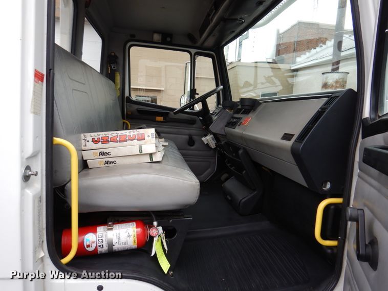 image for item JK9489 2001 Freightliner FL70  bucket truck