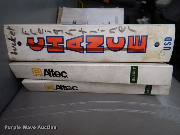 image for item JK9489 2001 Freightliner FL70  bucket truck