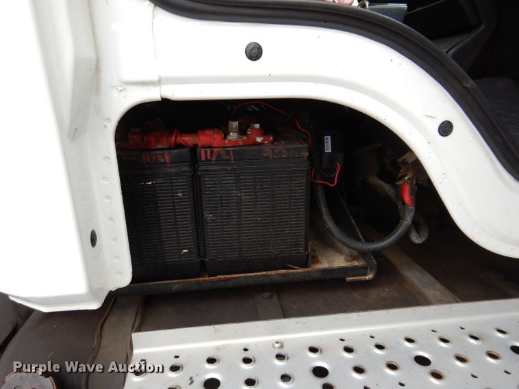 image for item JK9489 2001 Freightliner FL70  bucket truck