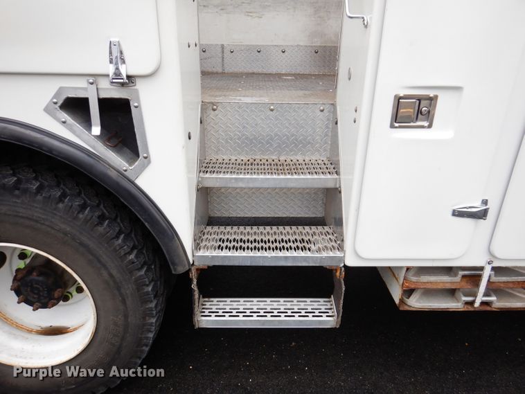 image for item JK9489 2001 Freightliner FL70  bucket truck