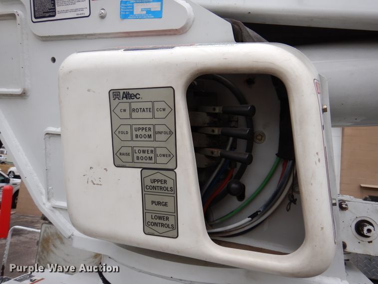 image for item JK9489 2001 Freightliner FL70  bucket truck