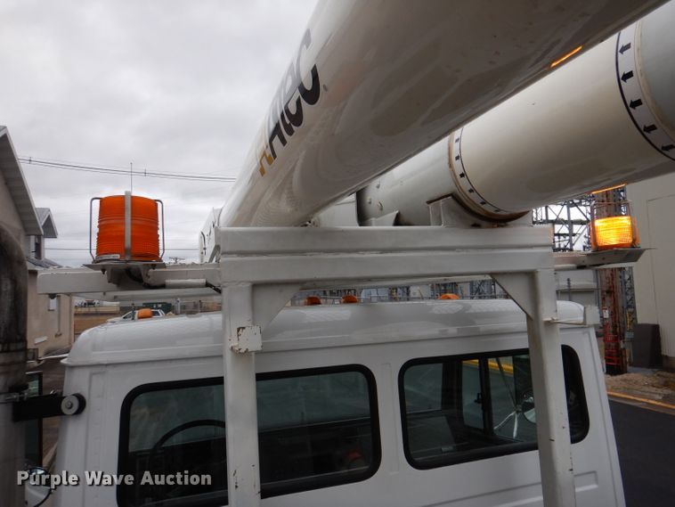 image for item JK9489 2001 Freightliner FL70  bucket truck