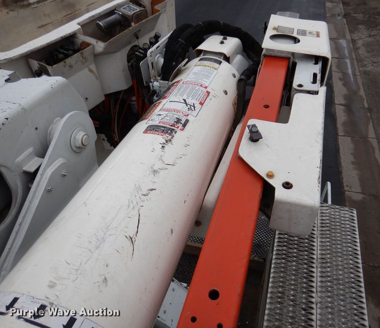 image for item JK9489 2001 Freightliner FL70  bucket truck