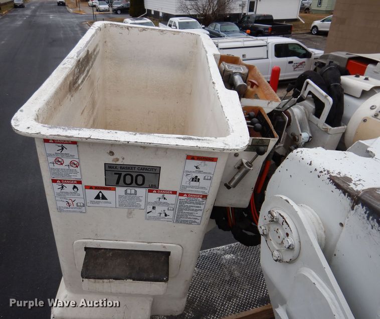 image for item JK9489 2001 Freightliner FL70  bucket truck